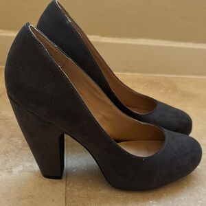 Dark Gray me Too Size 8 Suede Women's Pumps